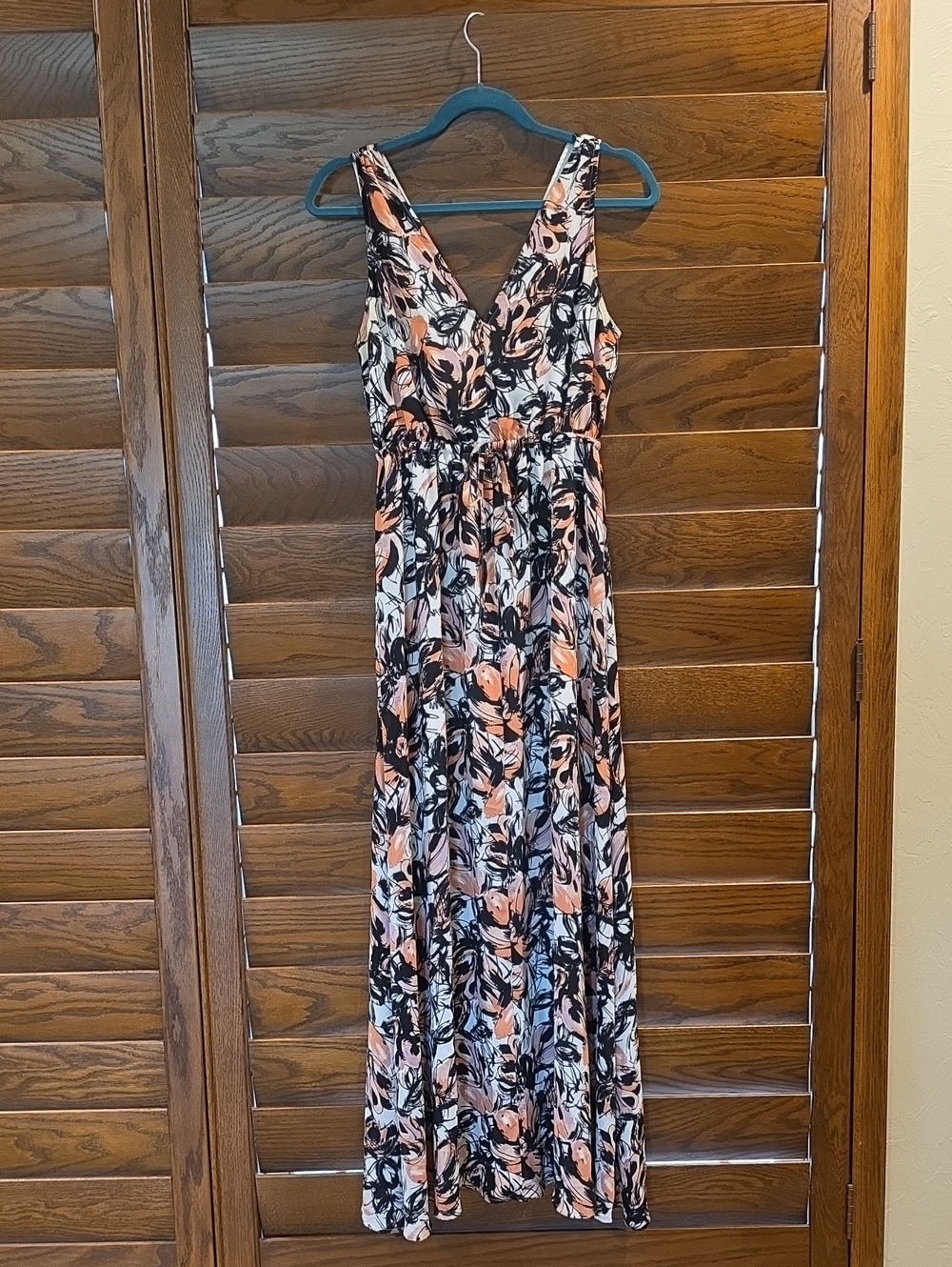 Anthorpologie Leith Peach and Black Floral V-Neck Maxi Dress